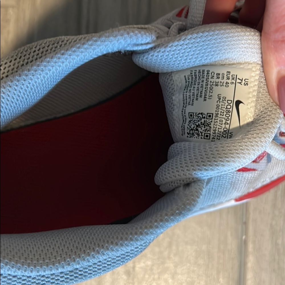 Boys Nike Kyrease sneakers- size 7 - Picture 4 of 4